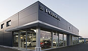 Construction d'un showroom Peugeot avec atelier et bureaux à Gland