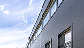 Construction d'un bâtiment comprenant surfaces industrielles et commerciales entièrement modulables à Bevaix