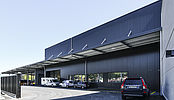 Halle logistique et bâtiment commercial, nouvelle station-service et station de lavage pour véhicules pour Faucherre Transport SA à Moudon